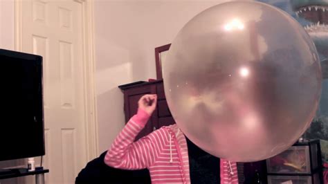 World Record Biggest Bubble Gum Bubble