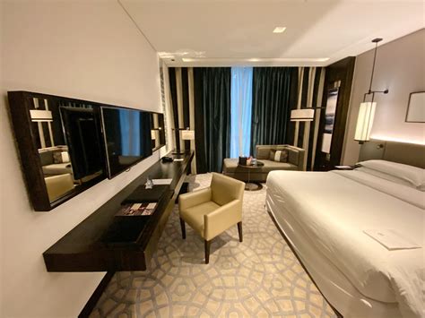 Review - Sheraton Grand Dubai Deluxe Room (#Bonvoyed) - Zac George