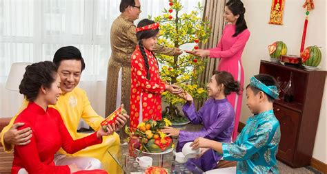 How Vietnamese Families Spend Their Tet Days