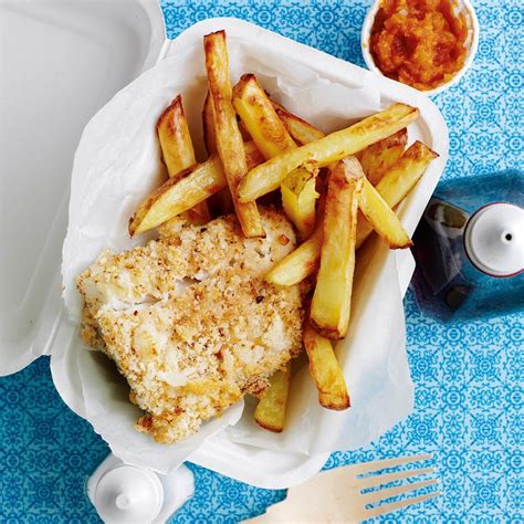 Cod & chips with curry sauce | Healthy Recipe | WW UK