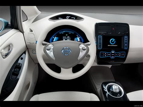 2011 Nissan Leaf - Interior, Dashboard | Caricos