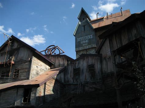 Dollywood- Mystery Mine – rideentertainment.com