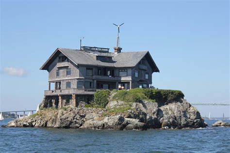 Clingstone: The Charming 105-year-old House Surrounded by Water ...