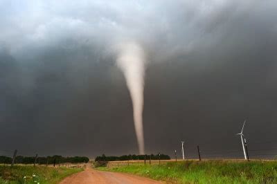 What Are the Warning Signs of a Tornado? | Weather Station Advisor