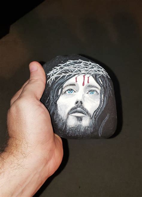 Jesus painted rock | Rock painting art, Painted rocks, Rock painting patterns