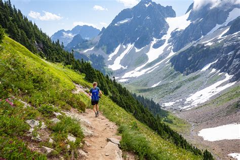 12 Great Hikes in North Cascades National Park - Earth Trekkers