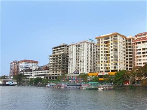 Marine Drive Kochi- A Beautiful Tourist Spot in Kerala