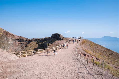 Hiking Mount Vesuvius | ITALY Magazine