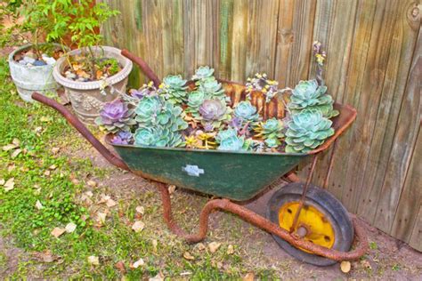 30+ Awesome DIY Wheelbarrow Planter Ideas & Projects For Your Garden