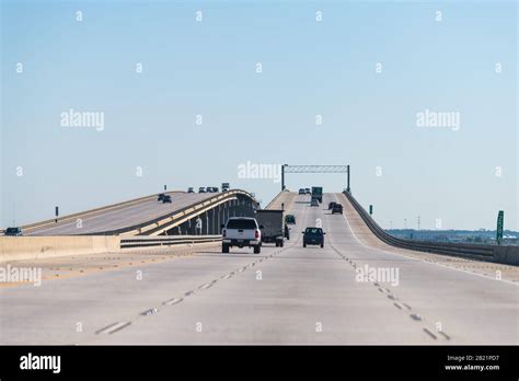 Twin span bridge lake pontchartrain hi-res stock photography and images ...