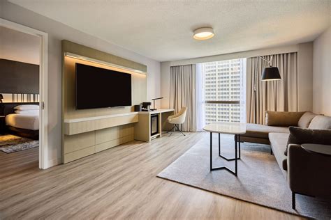 Spacious Hotel Suites in Downtown Chicago | Hyatt Regency Chicago