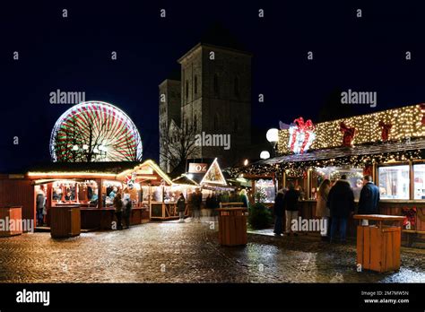 Christmas market, market stalls, Ferris wheel, Osnabrück Cathedral Stock Photo - Alamy