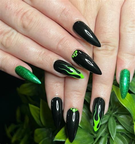 29 Black and Green Nails That Are Fun and Unique