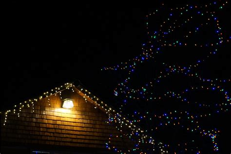 How to Properly Hang Christmas Lights on Your Roof | Kearns Brothers