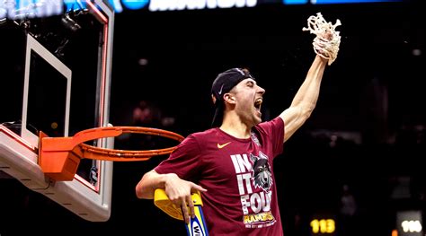 Loyola Ramblers - Men's Basketball Season 2018: Loyola University ...