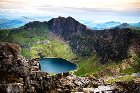 SSN | Sarah Ridgway running the georgeous lands in Snowdonia, Wales ...