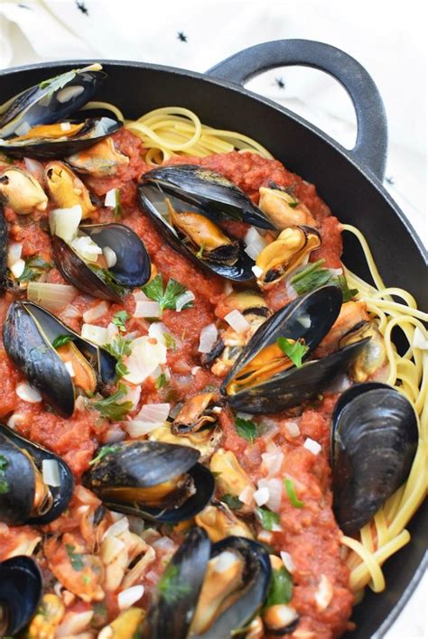 Mussels Pasta Recipe (with Red Sauce) - Sizzling Eats