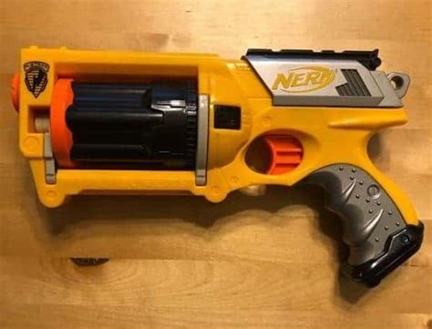 Nerf Maverick vs Strongarm: which nerf blaster should you choose? - DBLDKR