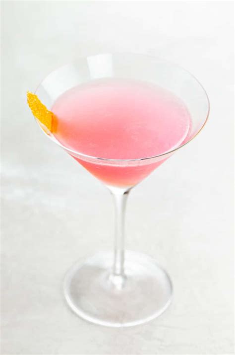 Cosmopolitan Cocktail Recipe: How to Make a Good Cosmo | Umami Girl