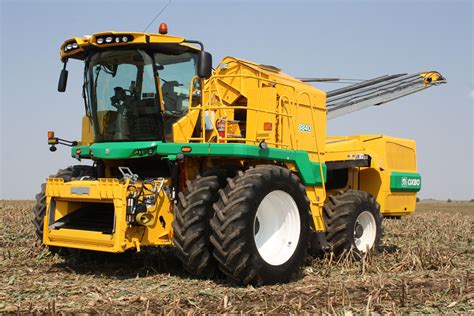 Oxbo 8840 - High Capacity Sweet Corn and Seed Corn harvester