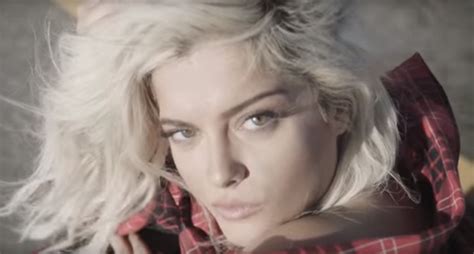 Bebe Rexha Sings Ceiling-Smasher ‘Meant To Be’ on ‘The Voice’