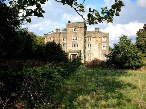 Winstanley Hall © Andy Davis cc-by-sa/2.0 :: Geograph Britain and Ireland