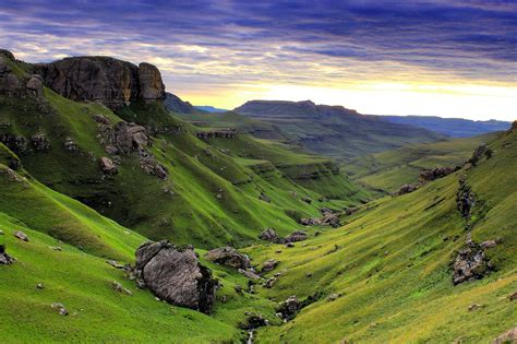 A sunrise in the southern Drakensberg mountains | Drakensberg mountains ...