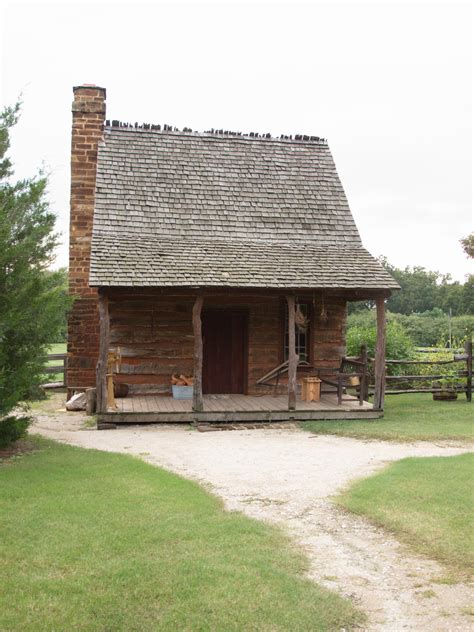 Frontier Log Home HiRes front porch view