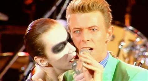 Annie Lennox, David Bowie & Queen - Under Pressure - 1992 - Souvienstoi.net