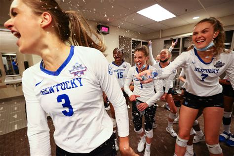 Kentucky Wildcats volleyball in National Championship vs Texas Longhorns - A Sea Of Blue