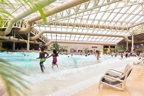 12 Kid-Friendly Hotels with Indoor Water Parks in the U.S. | Family Vacation Critic