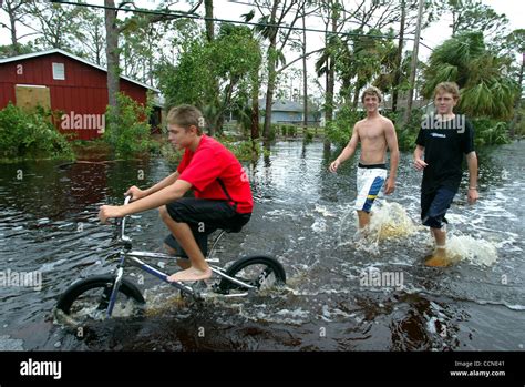 LIVE HURRICANE JEANNE---5/6--9/26/2004-Hurricane Jeanne-FT. PIERCE- (l ...