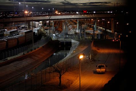 Here's What The Mexican-US Border Actually Looks Like | Ciudad juarez, Us mexico border wall, Mexico