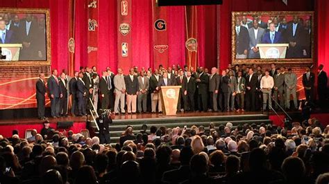 John Calipari invites all his former players on stage during Hall of ...