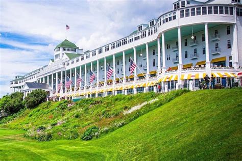 Grand-Hotel-Mackinac-Exterior_54_990x660 - Sugar Tours