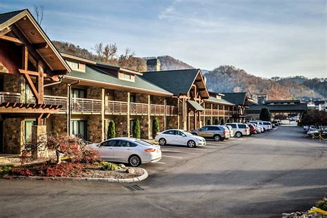 Where to Stay in Gatlinburg - Greystone Lodge