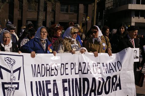 Madres De Plaza De Mayo / Madres de Plaza de Mayo - Mothers of the ...