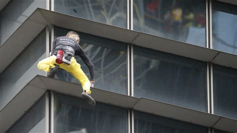 French 'Spiderman' Alain Robert arrested in Philippines