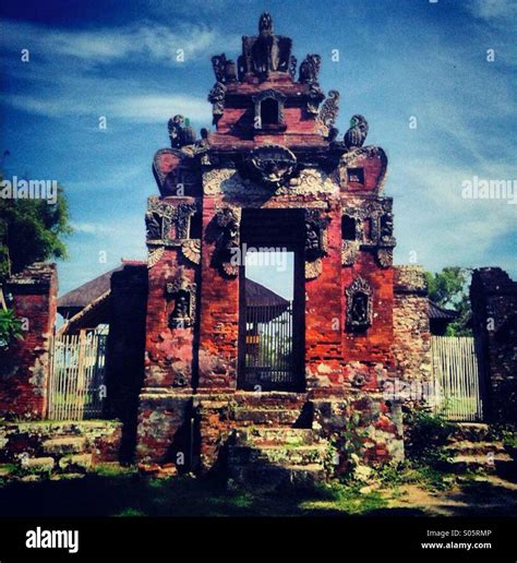 Bali shrine hi-res stock photography and images - Alamy