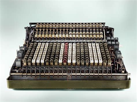 The Beautiful Guts of Classic Mechanical Calculators | Old calculator, Mechanical calculator ...