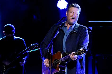 Blake Shelton Performs 'Austin,' 'Minimum Wage' on 2021 ACM Awards