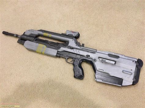 Halo 4 (video game) BR85HB Battle Rifle replica prop weapon