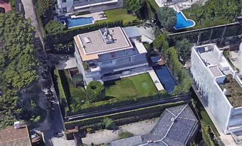 Neymar House Brazil / Neymar And Messi Houses In Barcelona Eliore Properties : House in paris ...