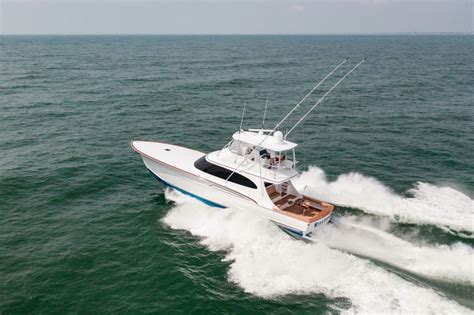 The Benefits of Offshore Fishing on Center Console Boats - InTheBite