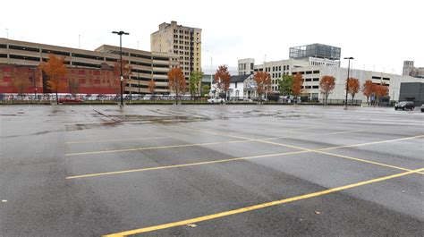 Opinion: How to tackle Detroit's empty parking lots