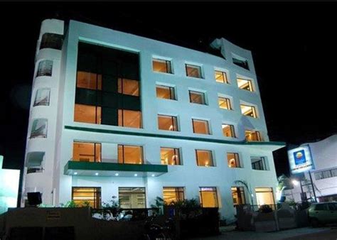 5 Star Hotels in Lucknow @ upto Rs.2000 Discount, Apply Code: EMTGO