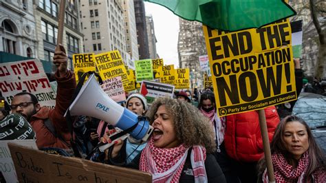 Pro-Palestinian Protest in NYC Denounces U.S. Veto of Cease-Fire ...