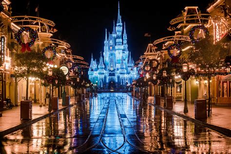 Rainy Night on Main Street in the Magic Kingdom | One of man… | Flickr