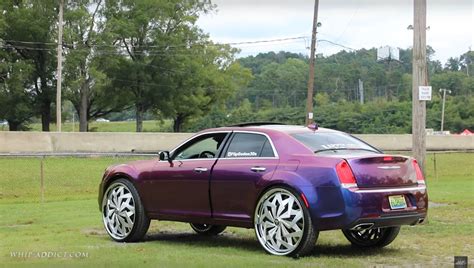 This Chrysler 300 Doesn’t Want to Be a Bentley When It Grows Up, but a Donk - autoevolution