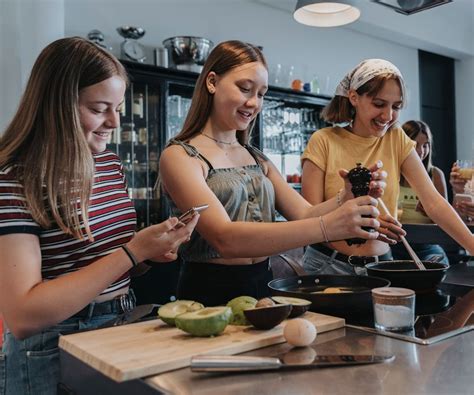 Kochen für Anfänger: So lernt dein Teenager kochen | Famigros